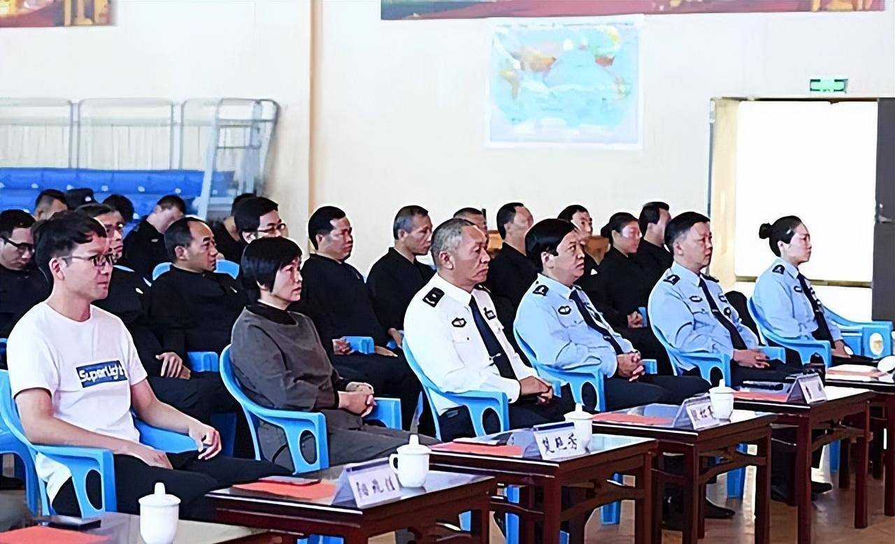 C罗感情深厚，为国家队迎接一线艾滋病患儿