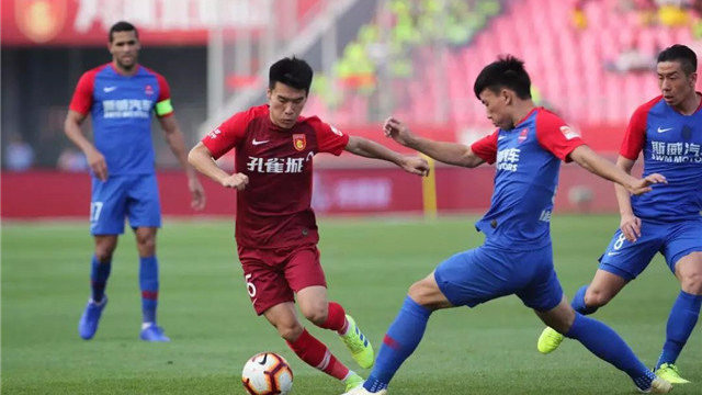 重庆斯威对阵大连一方，双方战术对决精彩纷呈